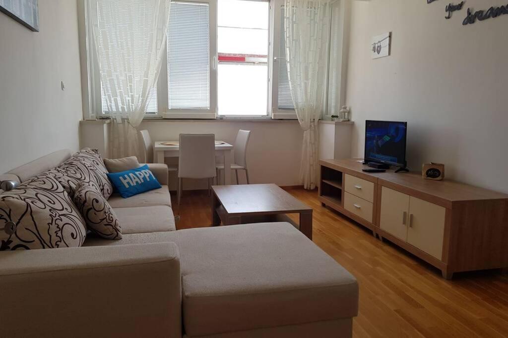 Kiki With A Sea View, Free Wifi, For 2 Persons Appartement Zadar