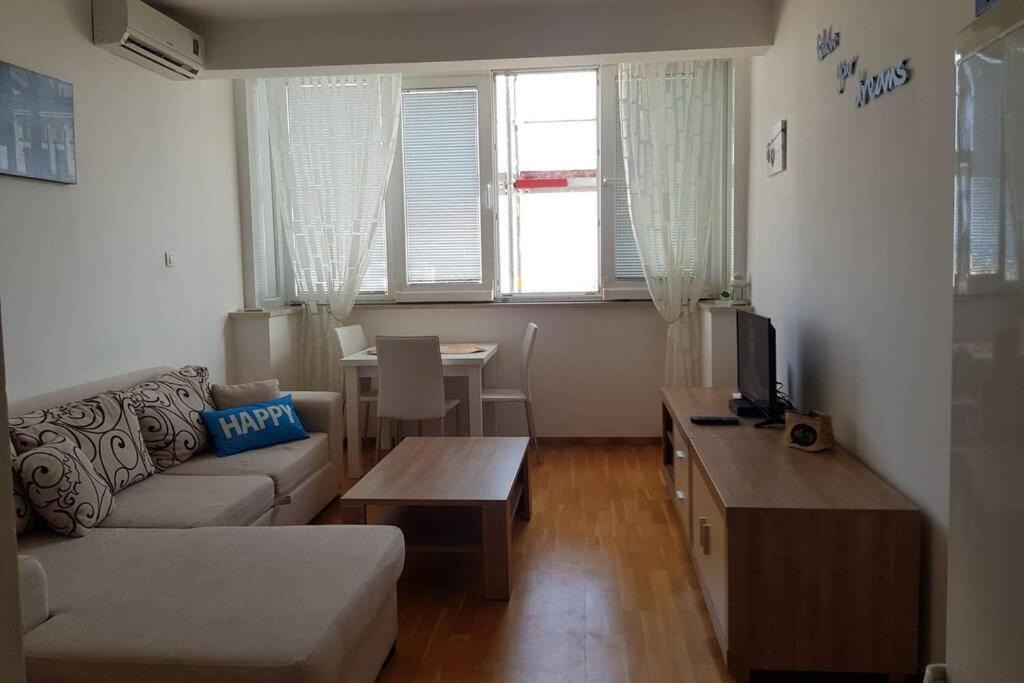 Appartement Kiki With A Sea View, Free Wifi, For 2 Persons Zadar