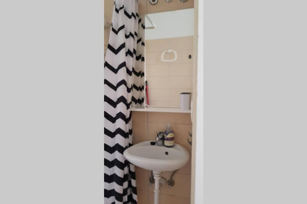 Appartement Kiki With A Sea View, Free Wifi, For 2 Persons *
